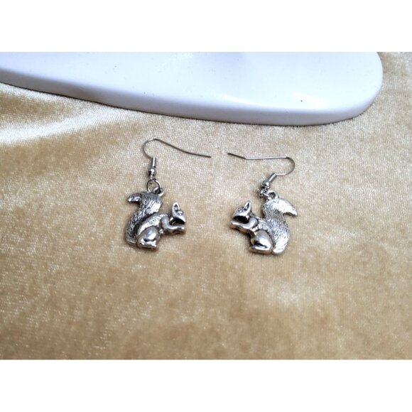 vintage womens silver tone squirrel w/nut necklace and squirrel earrings - Picture 4 of 4